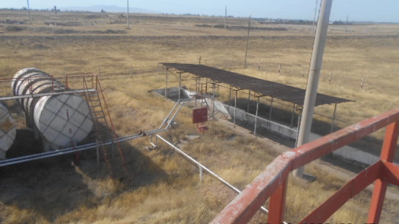 Темір жол желісі және резервуарлары бар мұнай базасы, Шолдала