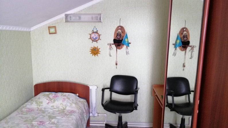 0,1 га учаскесіндегі шаруашылық құрылыстары мен моншасы бар үй
