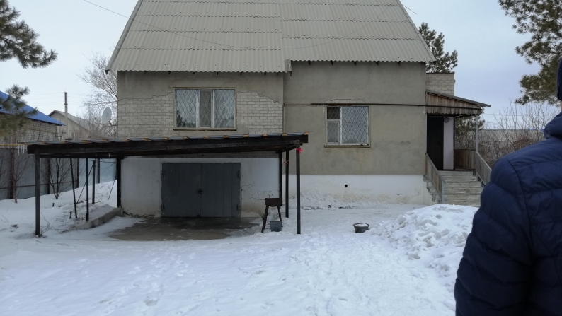 0,1 га учаскесіндегі шаруашылық құрылыстары мен моншасы бар үй