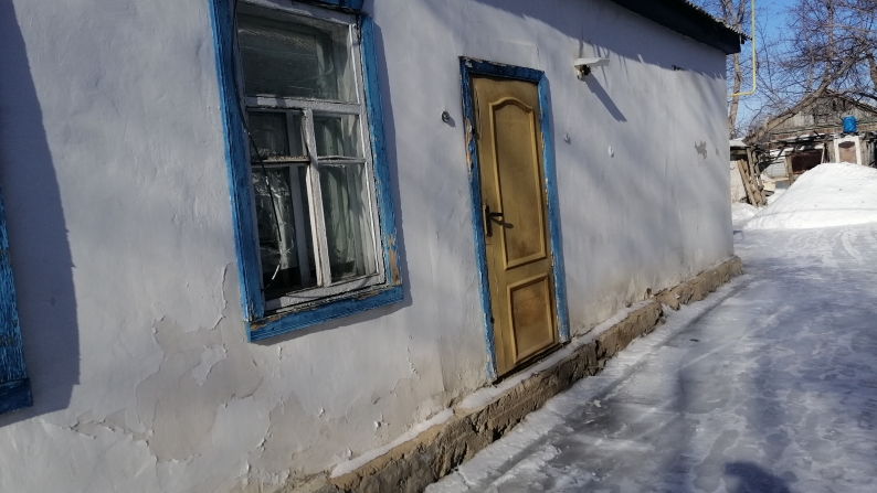 Жер көлемі 0,0733 га болатын тұрғын үй және шаруашылық ғимараттар
