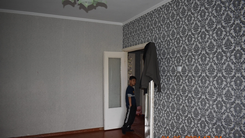 Жөндеуден өткен жайлы үш бөлмелі пәтер
