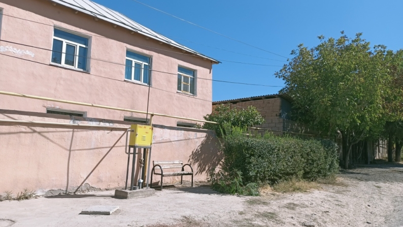174,10 шаршы метр тұрғын үй және 0,0800 га жер телімі