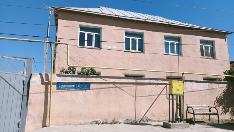 174,10 шаршы метр тұрғын үй және 0,0800 га жер телімі