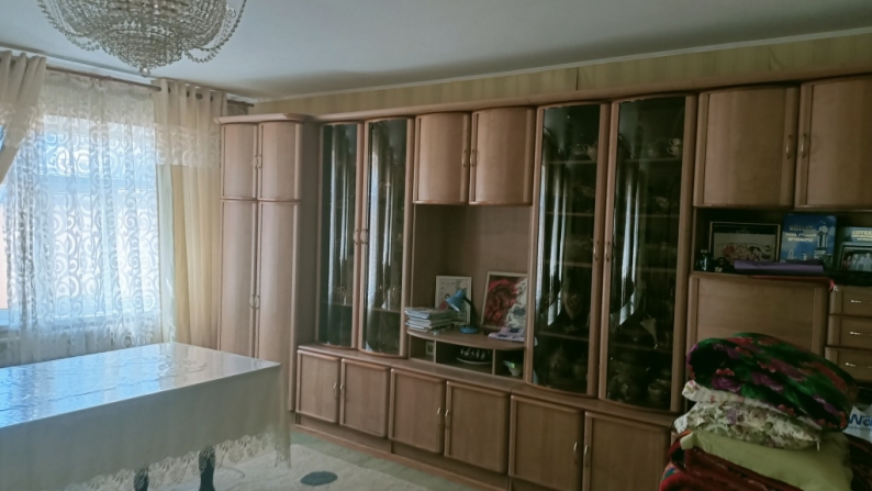 174,10 шаршы метр тұрғын үй және 0,0800 га жер телімі