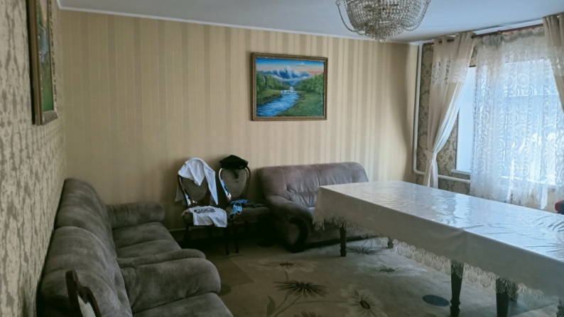 174,10 шаршы метр тұрғын үй және 0,0800 га жер телімі