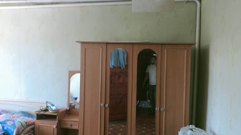 174,10 шаршы метр тұрғын үй және 0,0800 га жер телімі