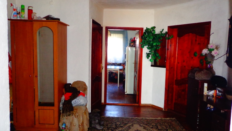 Кең төрт бөлмелі пәтер 102 шаршы метр.
