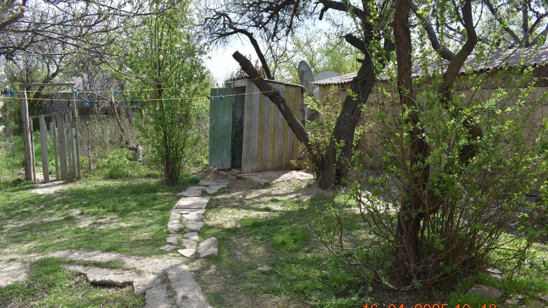Тұрғын үй 0,1011 га жер учаскесімен