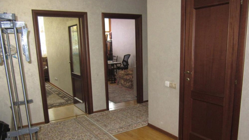 Төрт бөлмелі пәтер 126 ш.м, 2007 жыл, 3 қабат