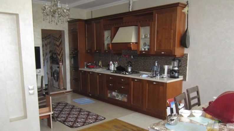 Төрт бөлмелі пәтер 126 ш.м, 2007 жыл, 3 қабат