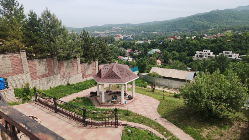 620,8 м² тұрғын үй және екі жер учаскесі