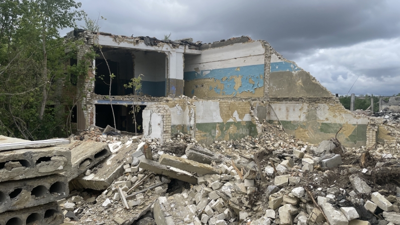 Бөлінетін учаскеден орын алған әкімшілік кешен және гараждар