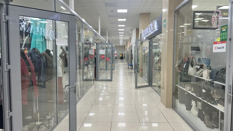 Ақтөбе қаласының орталығында орналасқан «Айна» сауда үйінің бір бөлігі сатылады