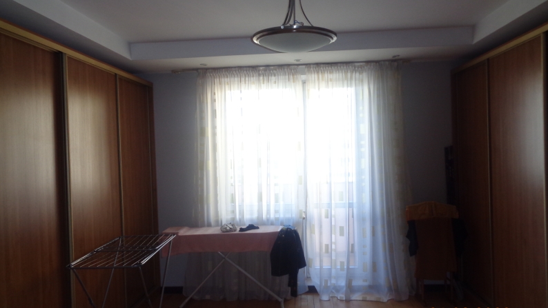 Алматы қаласының орталығында 8 бөлмелі пәтер сатылады