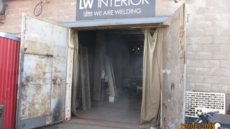 Ғимараттар кешені және теміржол торабы бар жер учаскесі