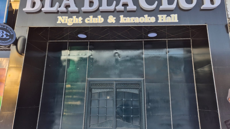 Кафе (караоке-бар, клуб), жалпы ауданы 697,3 ш.м.