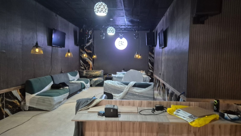 Кафе (караоке-бар, клуб), жалпы ауданы 697,3 ш.м.