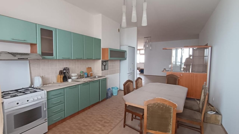 Four-room apartment, total area of 181.9 sq.m