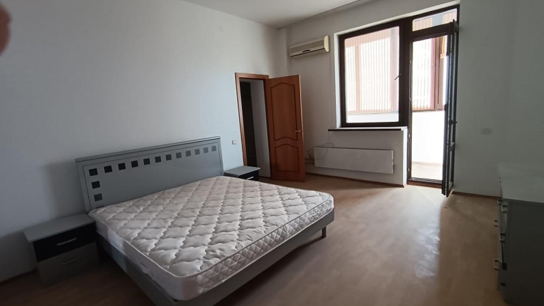 Four-room apartment, total area of 181.9 sq.m