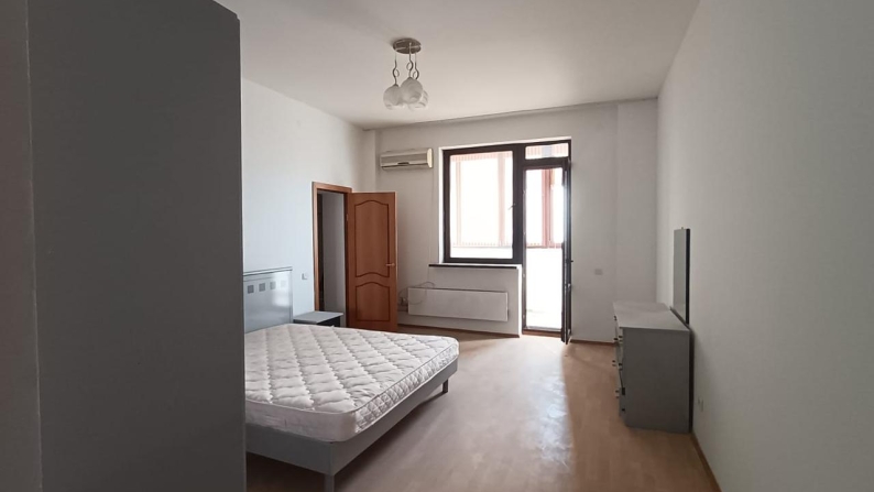 Four-room apartment, total area of 181.9 sq.m