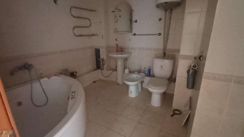 Four-room apartment, total area of 181.9 sq.m
