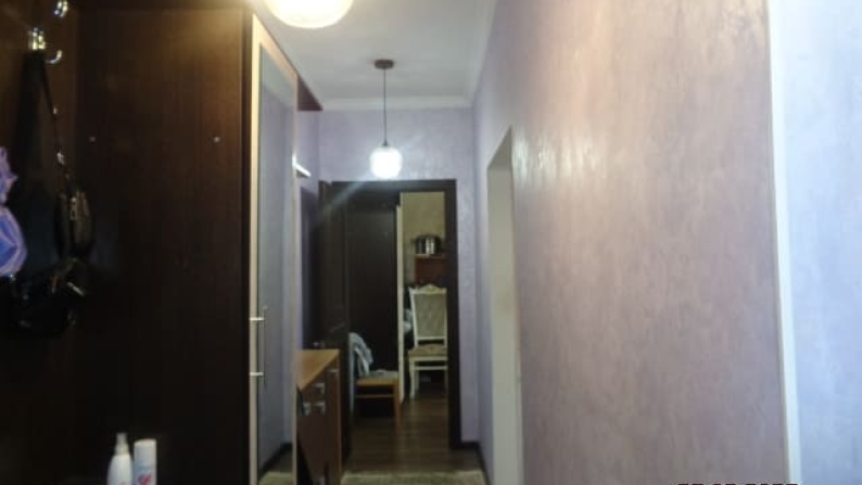 Кірпіш үйдегі 9-қабатта орналасқан 2 бөлмелі пәтер