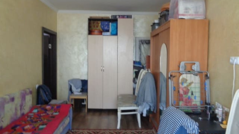 Кірпіш үйдегі 9-қабатта орналасқан 2 бөлмелі пәтер