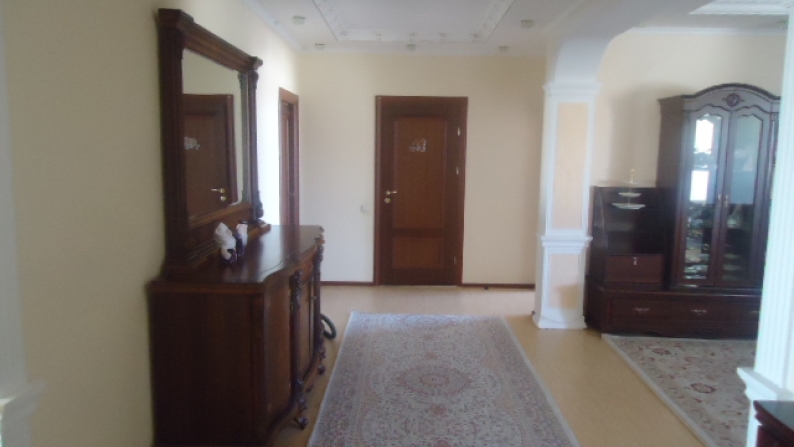 Кең екі бөлмелі пәтер 111,90 шаршы метр.
