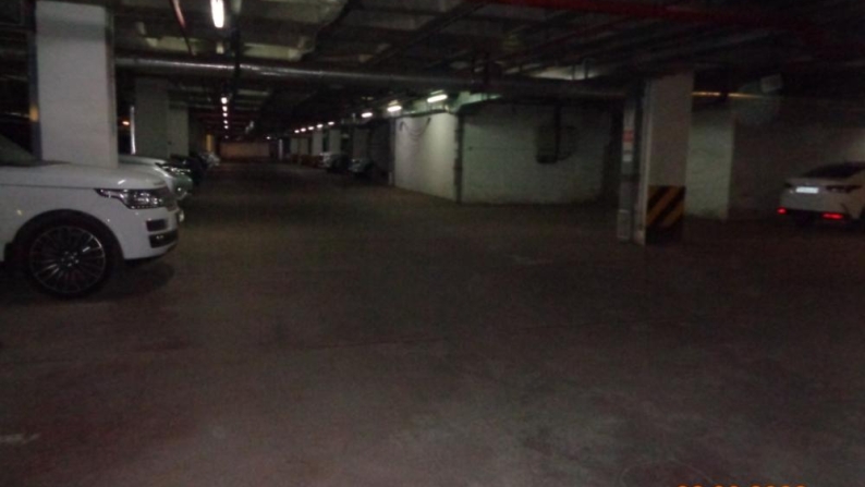 Тұрақ орны 15 м², Иманбаев көшесі 11, Астана