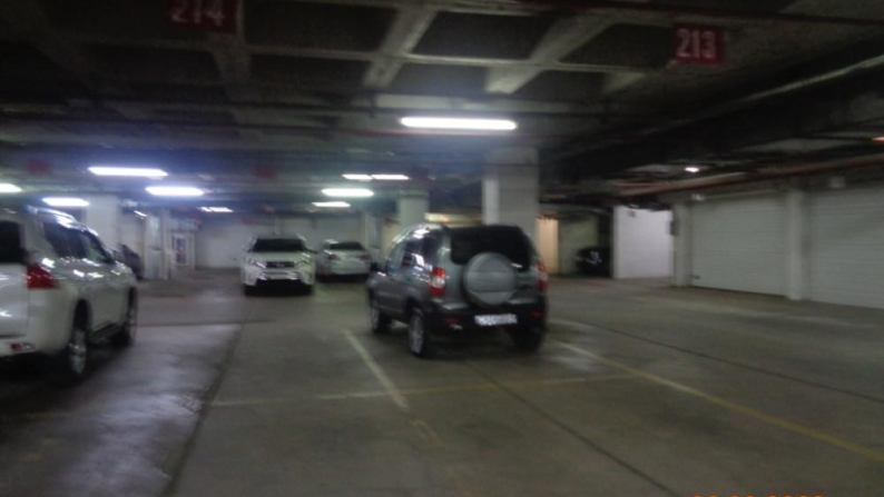 Тұрақ орны 13,6 м², Иманбаев көшесі, Астана