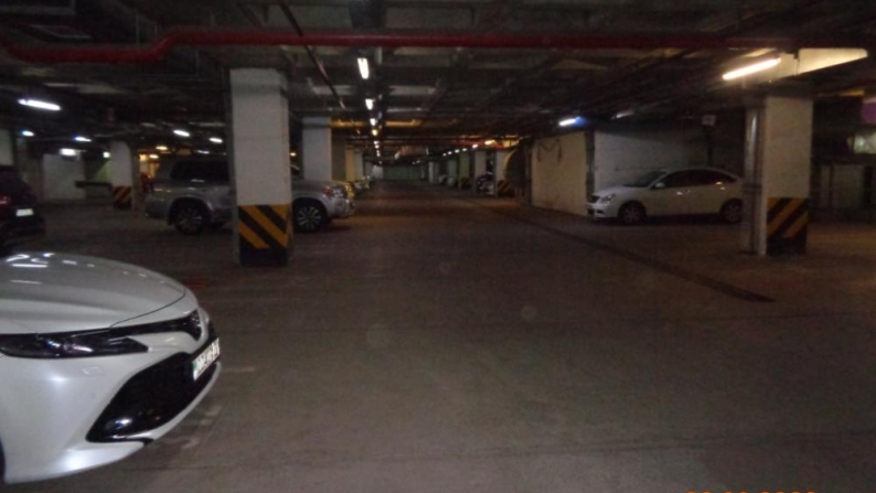 Тұрақ орны 13,6 м², Иманбаев көшесі, Астана