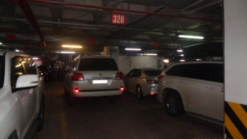 Астанадағы автотұрақ орны, Иманбаев көшесі 11, 13,8 ш.м.