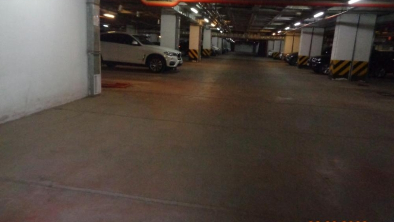 Астана, Иманбаева көшесі 11, 379-нөмірлі автотұрақ орны
