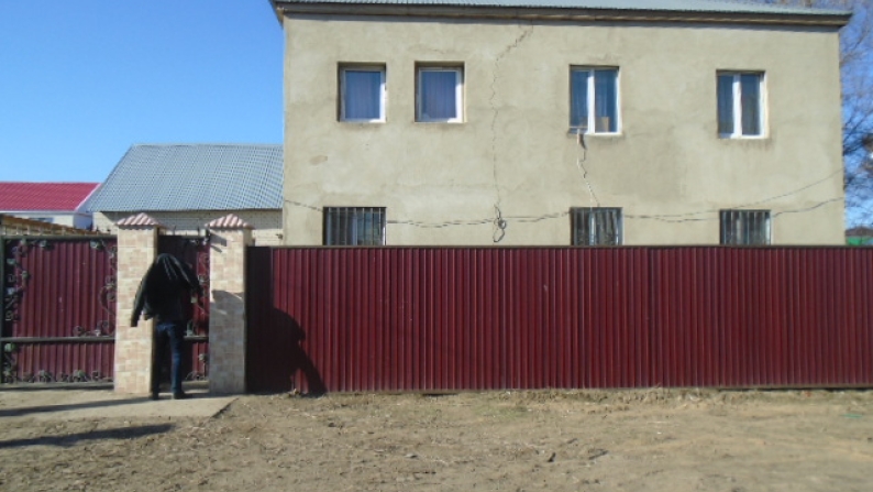 Актөбе қаласындағы Жуковский көшесі, 12 бойында орналасқан екі қабатты үй мен жер учаскесі