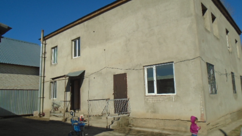 Актөбе қаласындағы Жуковский көшесі, 12 бойында орналасқан екі қабатты үй мен жер учаскесі