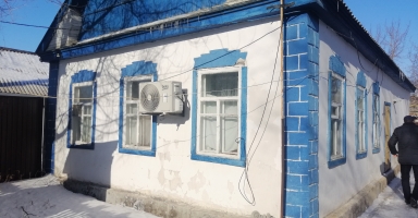Жер көлемі 0,0733 га болатын тұрғын үй және шаруашылық ғимараттар