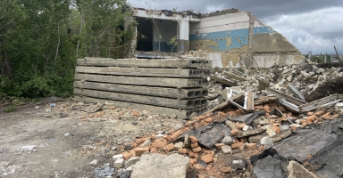 Бөлінетін учаскеден орын алған әкімшілік кешен және гараждар