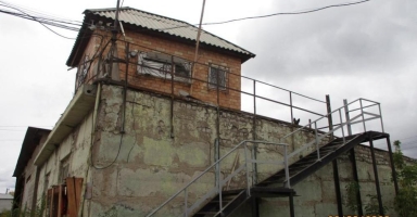 Ғимараттар мен құрылыстар кешені, жер учаскесі және теміржол жолдары