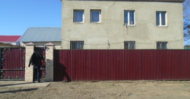 Актөбе қаласындағы Жуковский көшесі, 12 бойында орналасқан екі қабатты үй мен жер учаскесі
